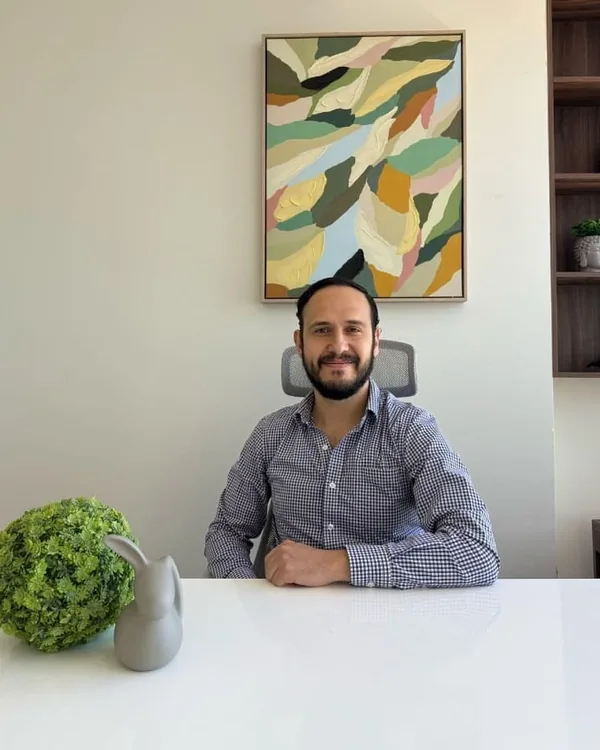 Dr. Alejandro Pájaro Vallín, urólogo y cirujano pediatra en Querétaro